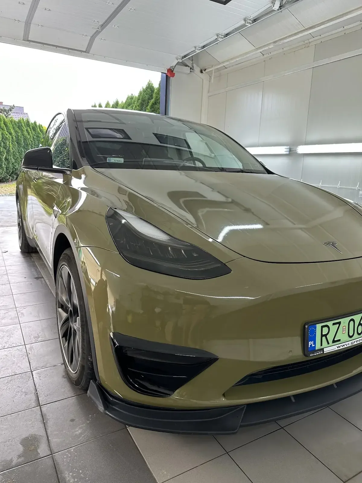 Elektryczny sportowy w hali