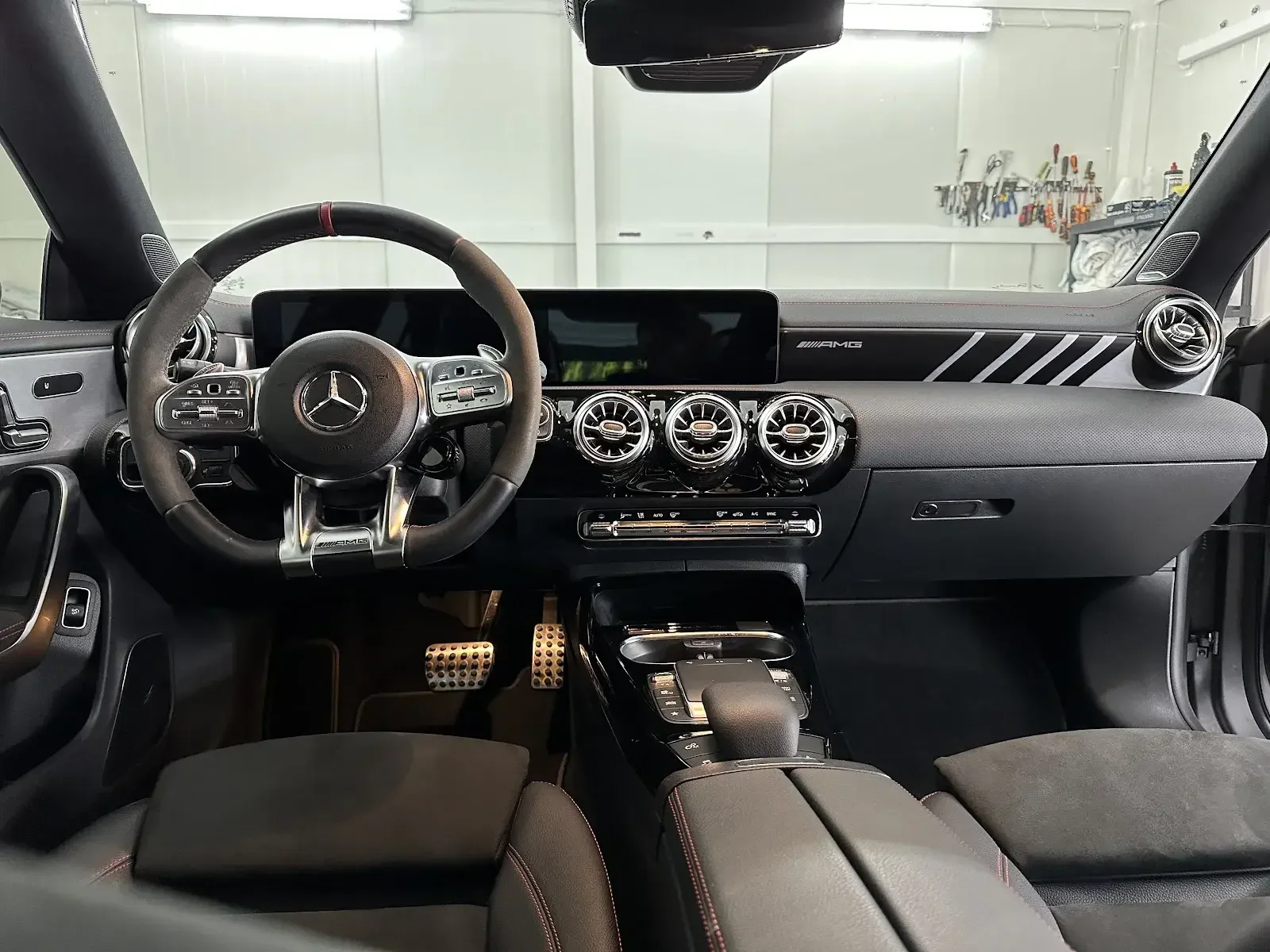 Kokpit Mercedes AMG